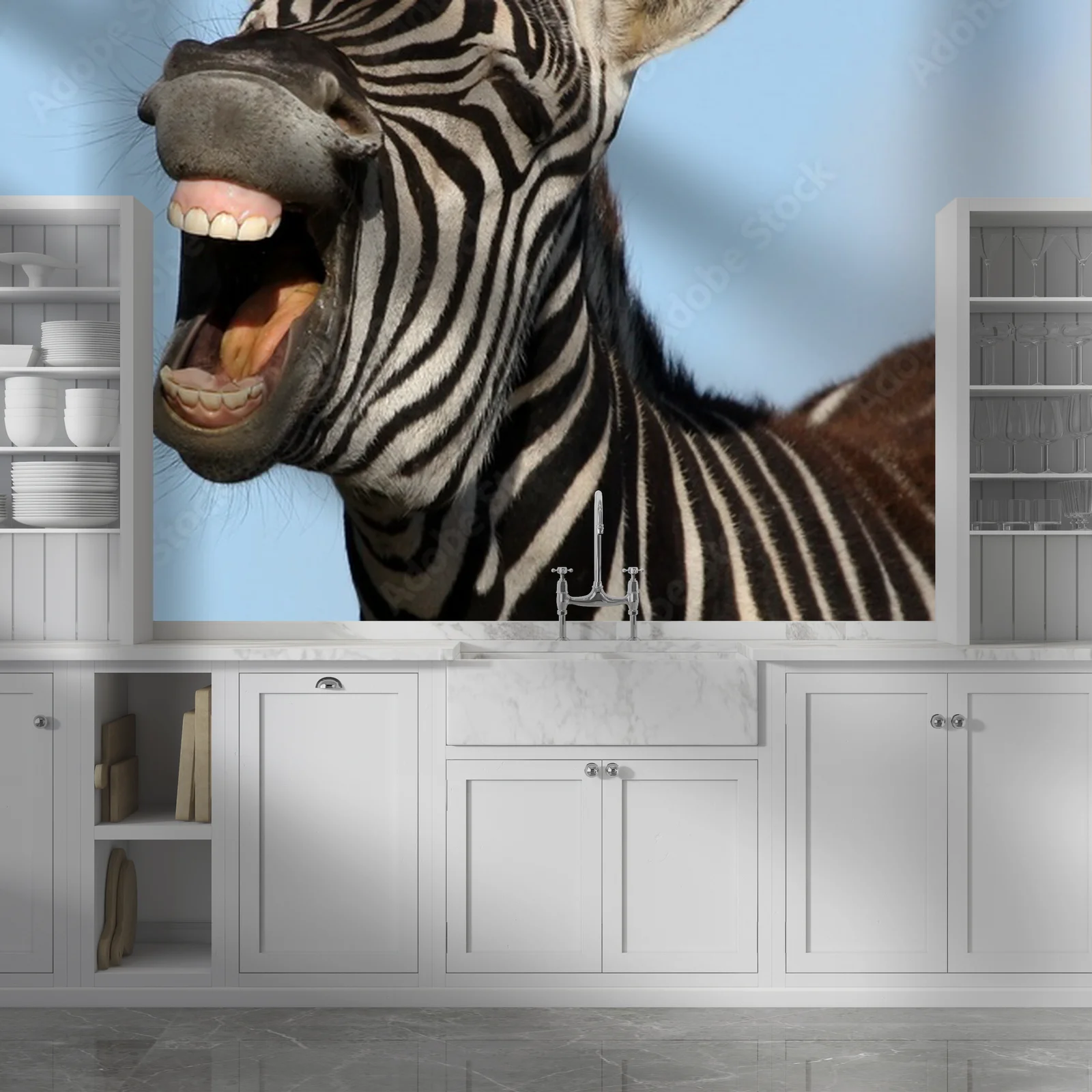 Wesoła zebra w pastelowym błękicie