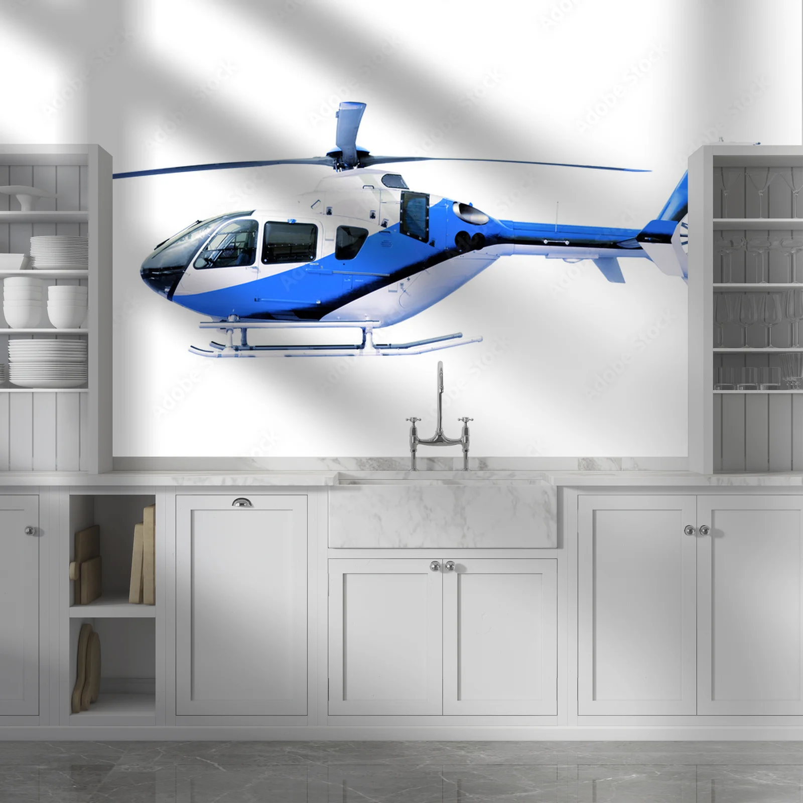 Niebieski helikopter w niewinnej bieli