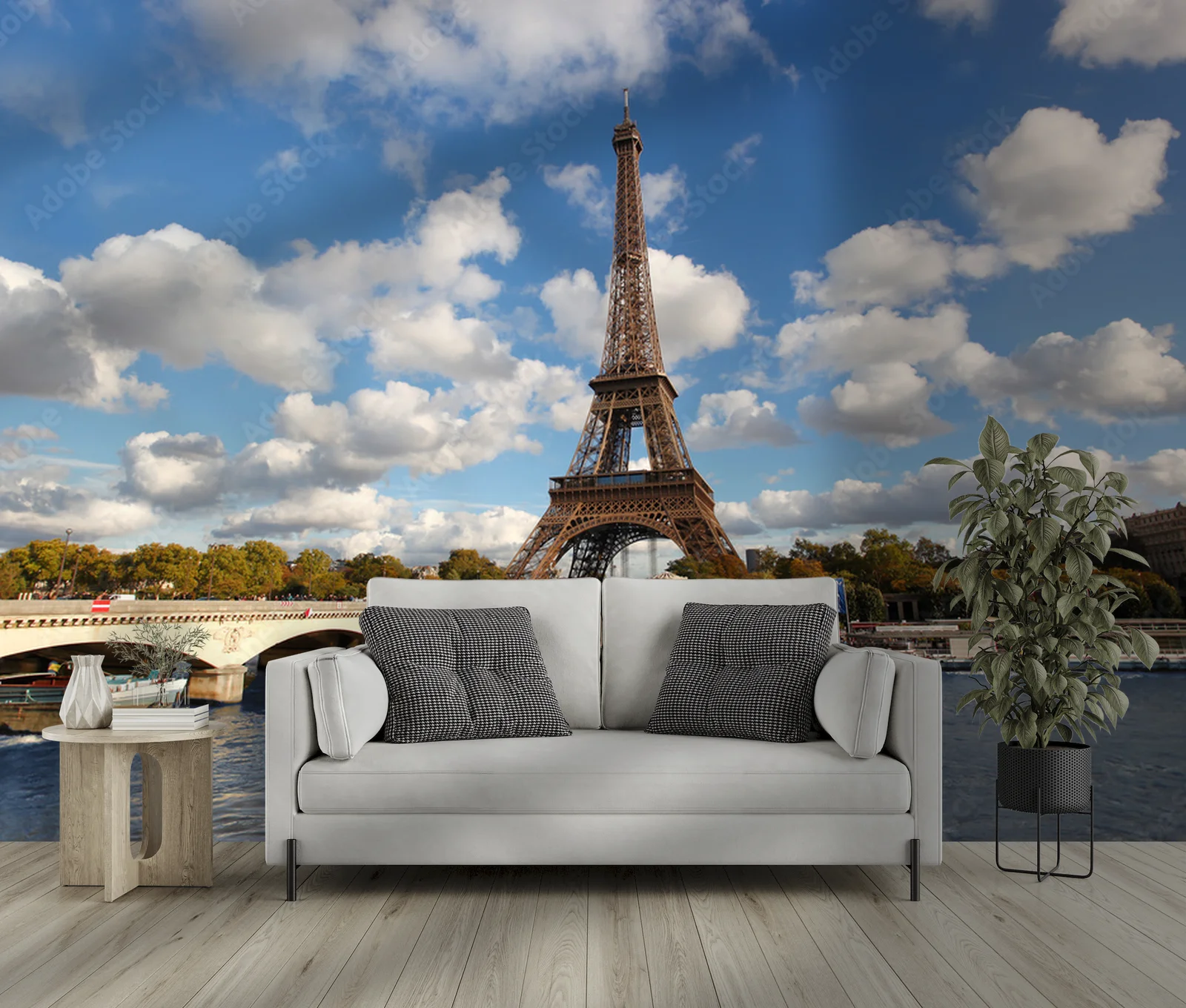 Zachwycająca wieża Eiffel'a przy zachodzie słońca