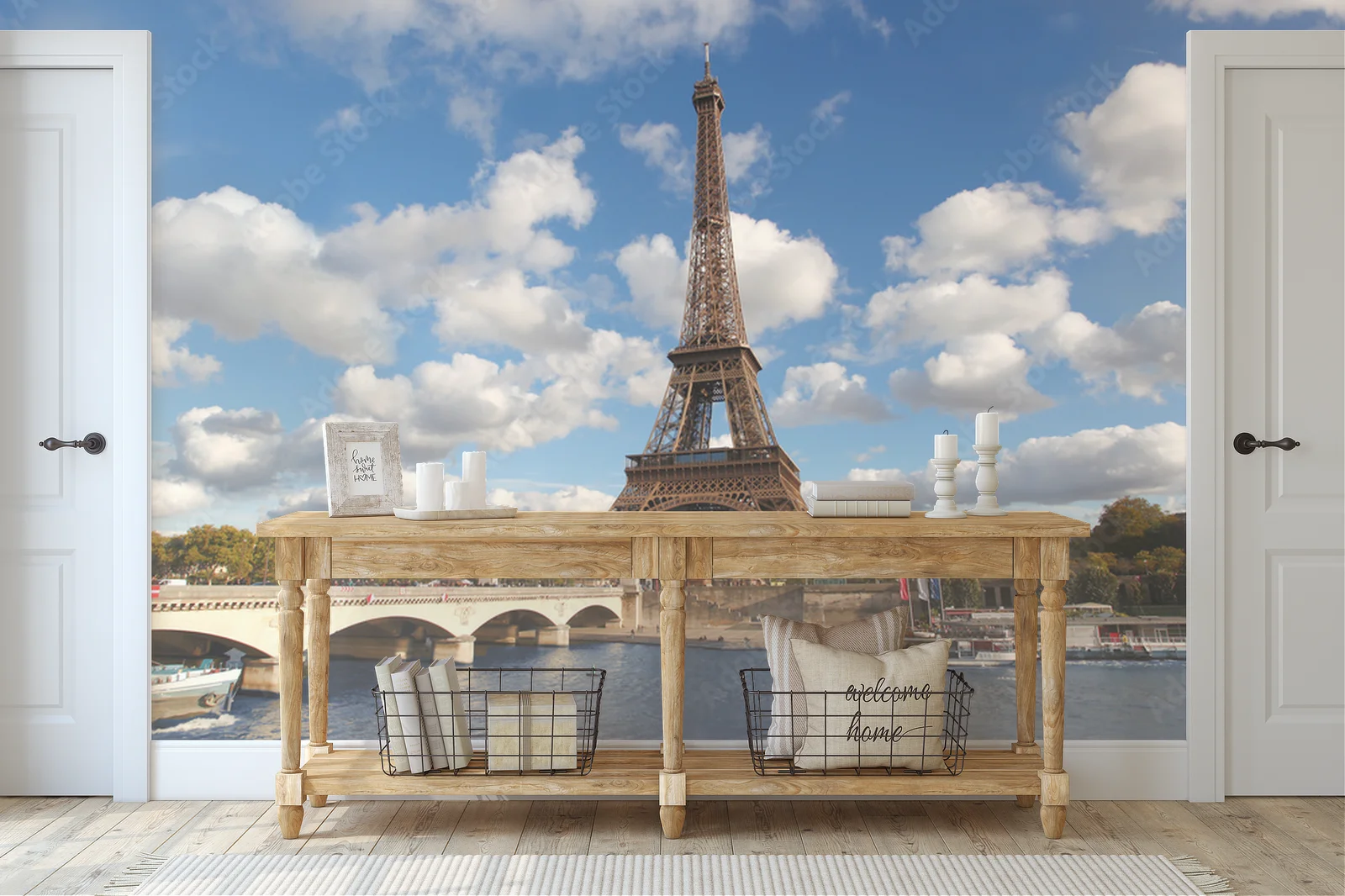 Zachwycająca wieża Eiffel'a przy zachodzie słońca