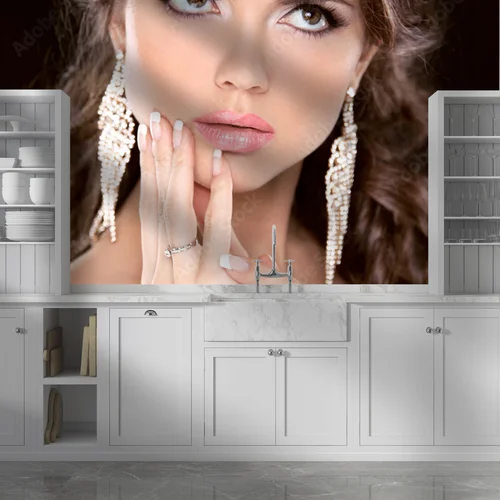 Blask piękna: Brązowowłosa modelka w glamour