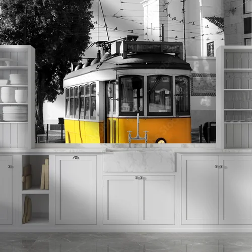 Uroklisbona: żółty tramwaj na tle monochromu