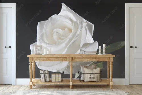 Elegancja białych róż w czerni