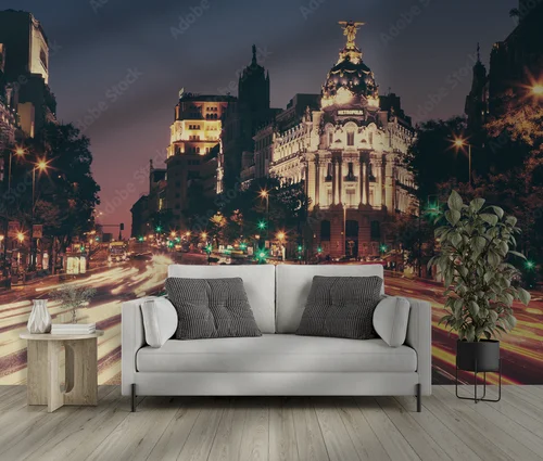 Nocne oblicze Madrytu w refleksyjnej tonacji