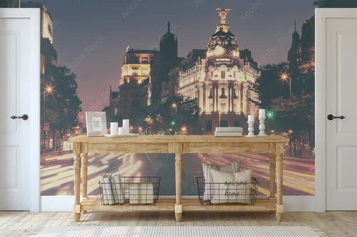Nocne oblicze Madrytu w refleksyjnej tonacji
