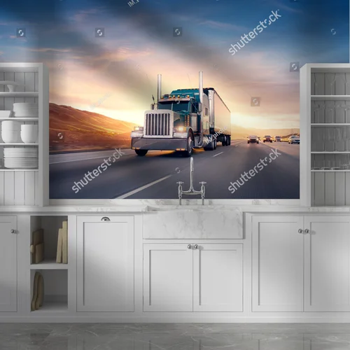 Mocny truck w amerykańskim stylu na autostradzie