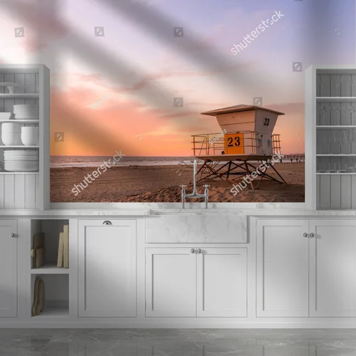 Zachód słońca nad ratunkową wieżą plażową