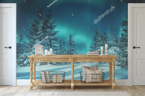 Zjawiskowa nocna aurora nad zjawiskowym lasem