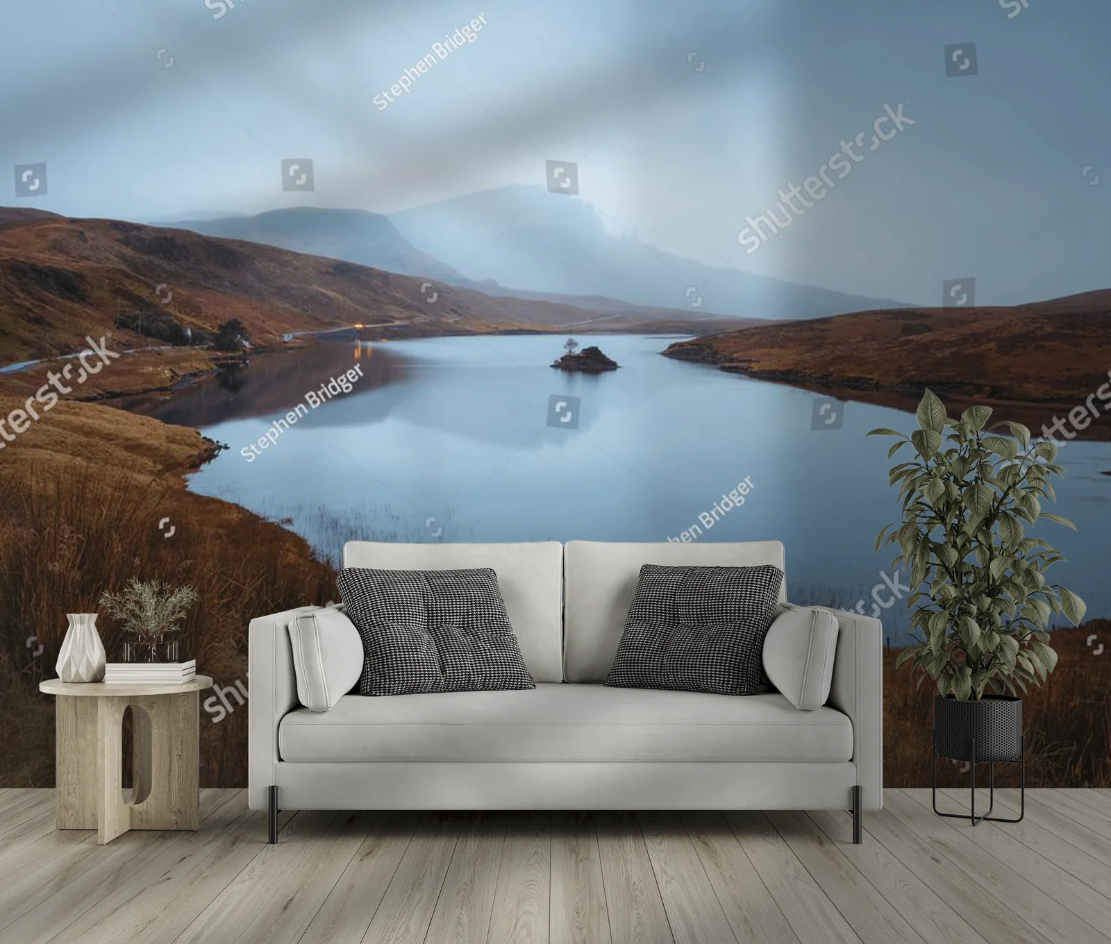 Misty poranek nad Loch Fada w Szkocji