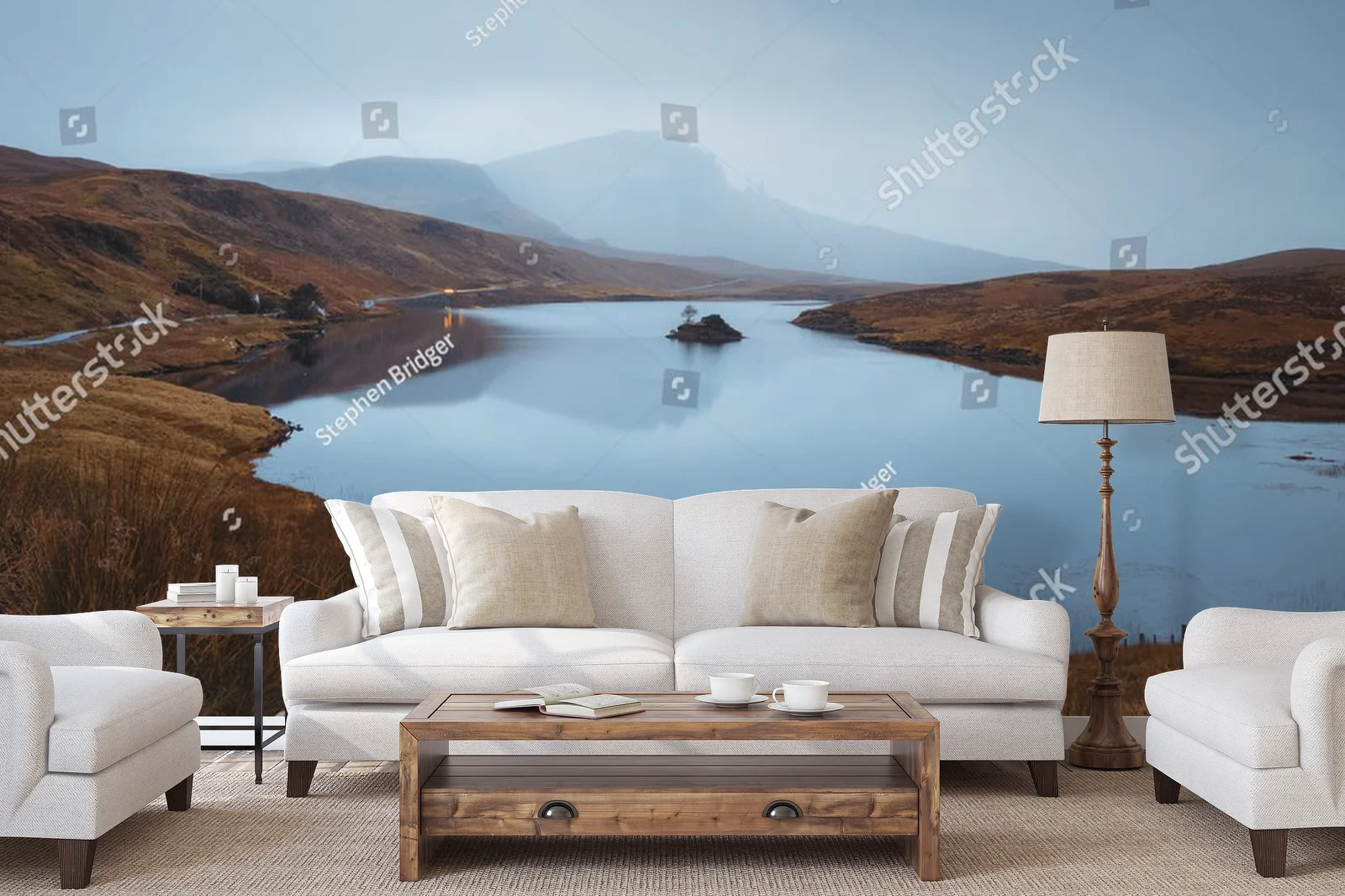 Misty poranek nad Loch Fada w Szkocji