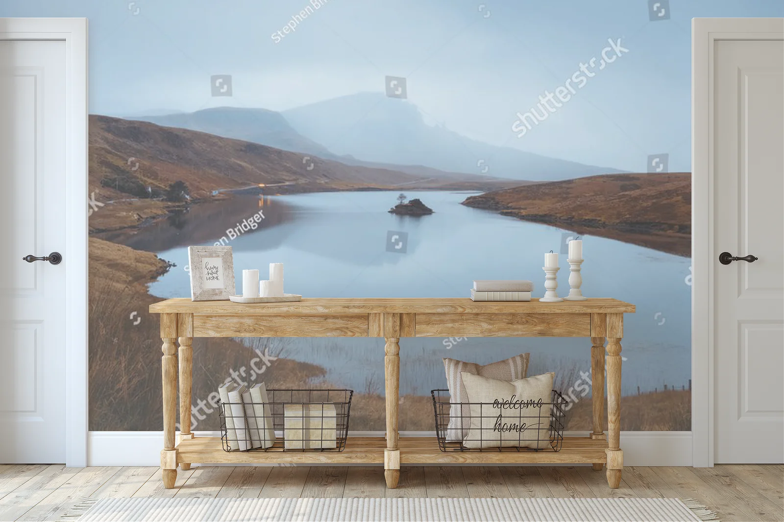 Misty poranek nad Loch Fada w Szkocji