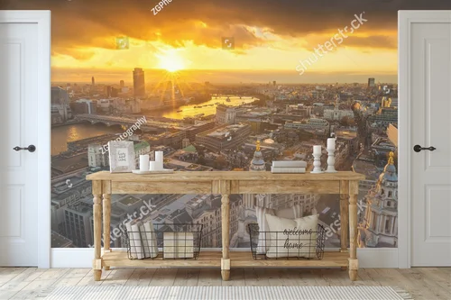Panoramiczny widok Londynu o zachodzie słońca