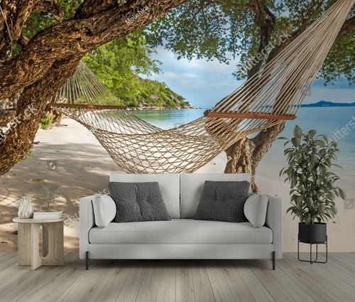 Tropikalny raj na plaży z huśtawką wśród palm