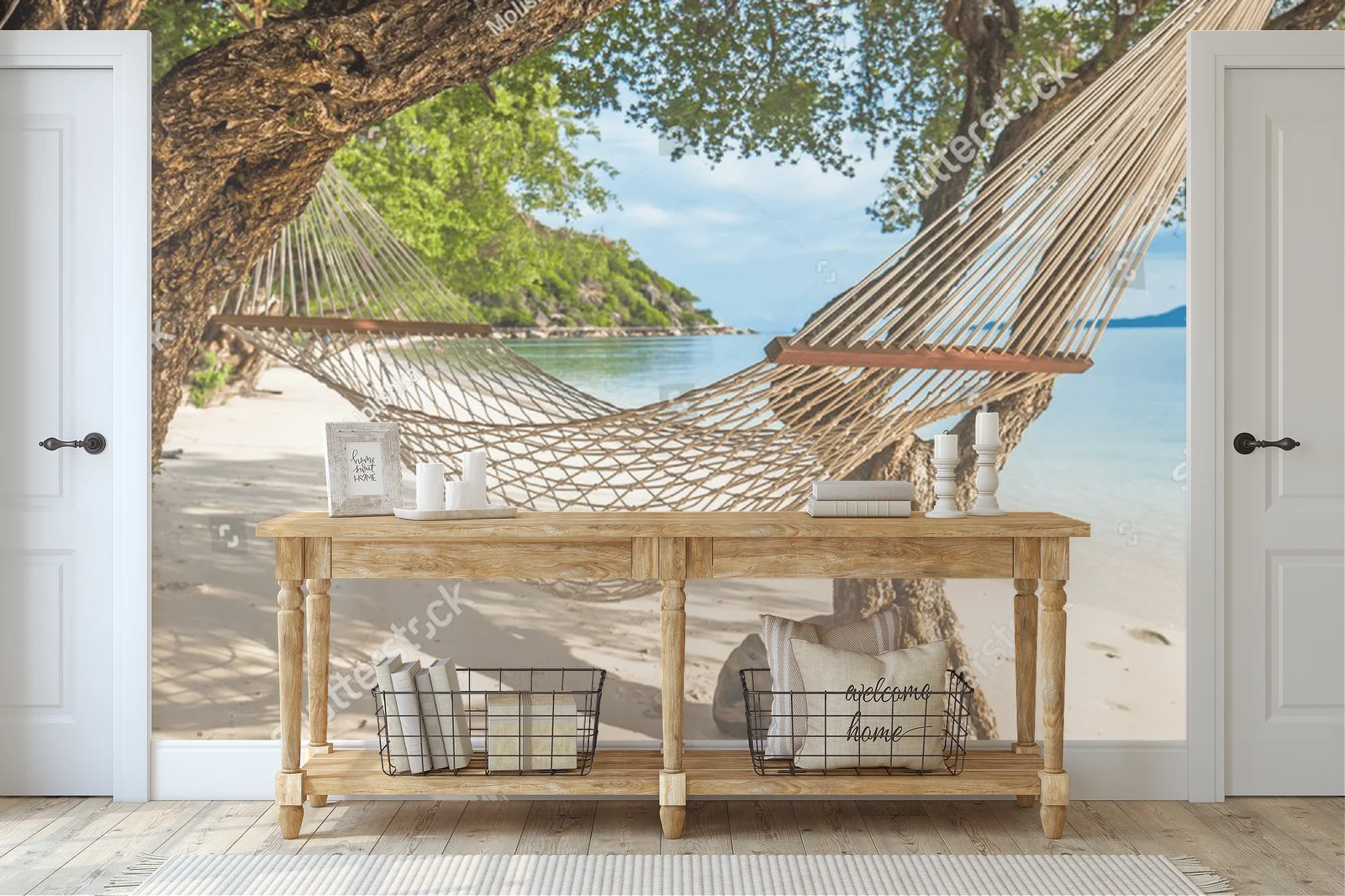 Tropikalny raj na plaży z huśtawką wśród palm