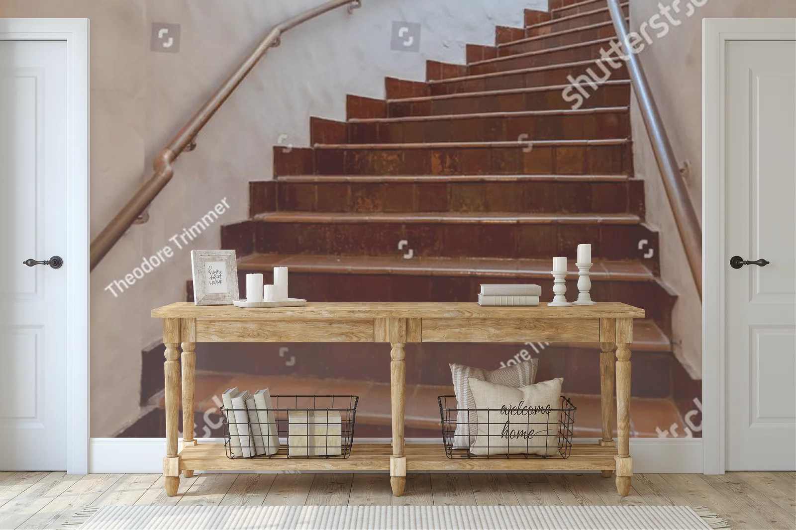 Elegancka kręta klatka schodowa w ciepłych tonach