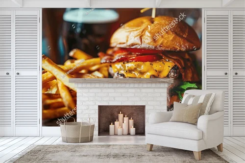 Soczysty burger w otoczeniu smaków i kolorów