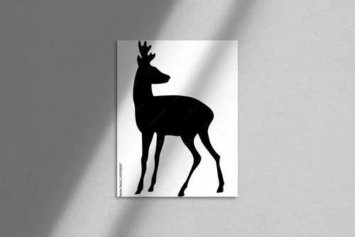 Elegancka sylweta sarny w minimalistycznej odsłonie