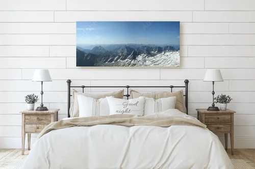 Zachwycająca panorama gór w pastelowym odcieniu