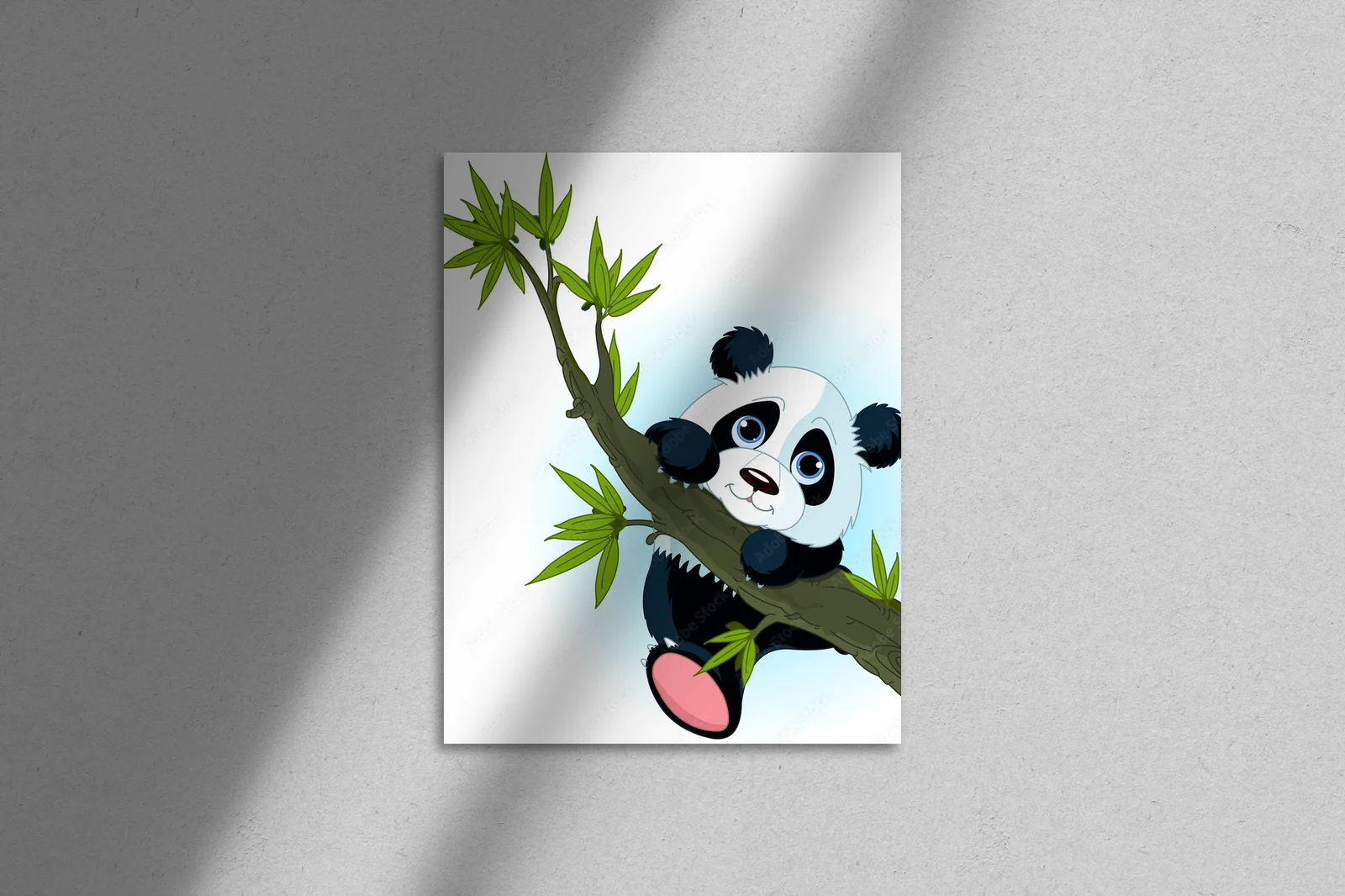 Urocza panda w wspinaczce na drzewo