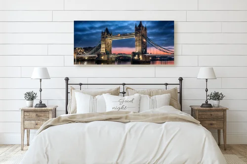 Magiczny Tower Bridge o zachodzie słońca