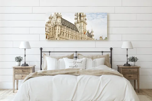 Elegancka architektura Brukseli w stonowanej szarości