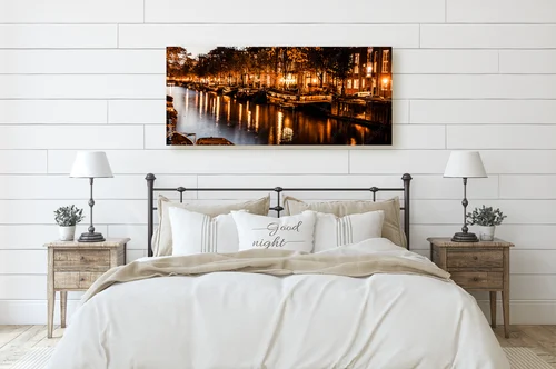 Nocny Amsterdam w tajemniczych odcieniach