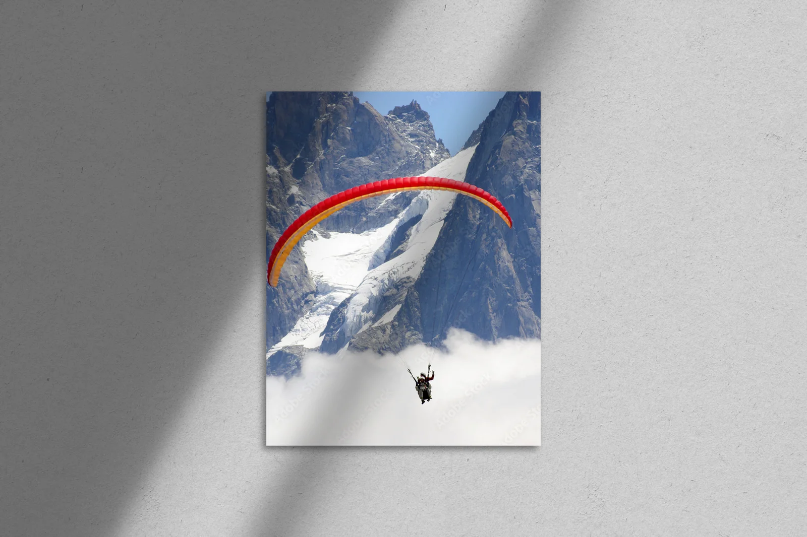 Parapente nad chmurami i lodowcami