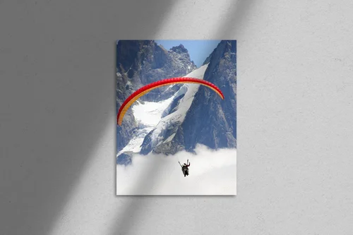 Parapente nad chmurami i lodowcami
