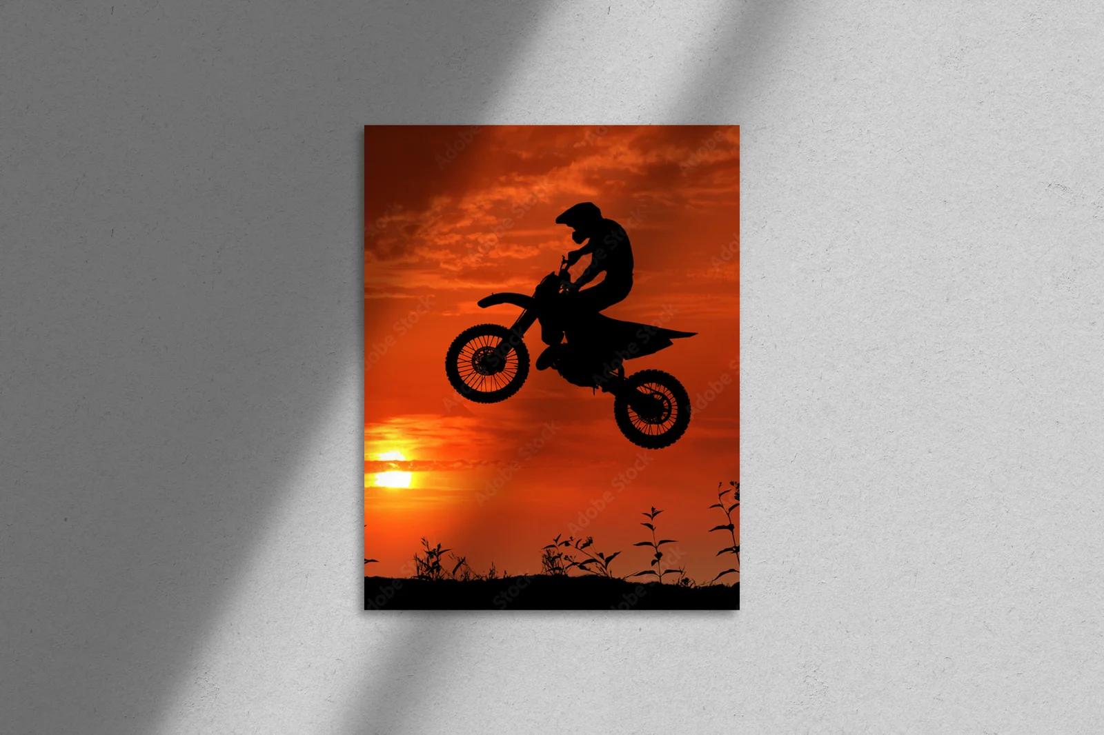 Motocross w romantycznym blasku zachodu słońca