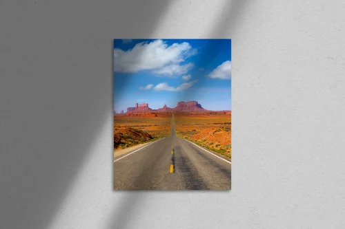 Zachwycający widok na Monument Valley w intensywnych barwach