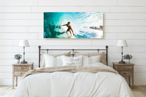 Surferska przygoda w błękicie oceanu