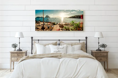 Tajemnice plaży Cala d'Hort w magicznej Ibizie