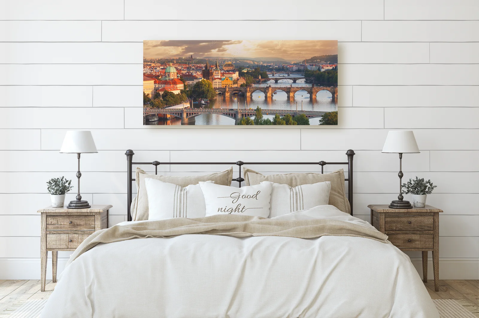 Praga: Urok Vltawy i Mostów w Duskowej Scenerii