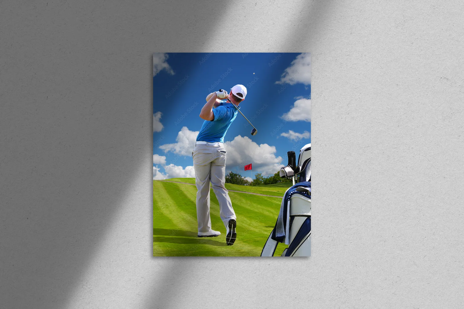 Wspaniały golfowy zachód słońca w żywych barwach