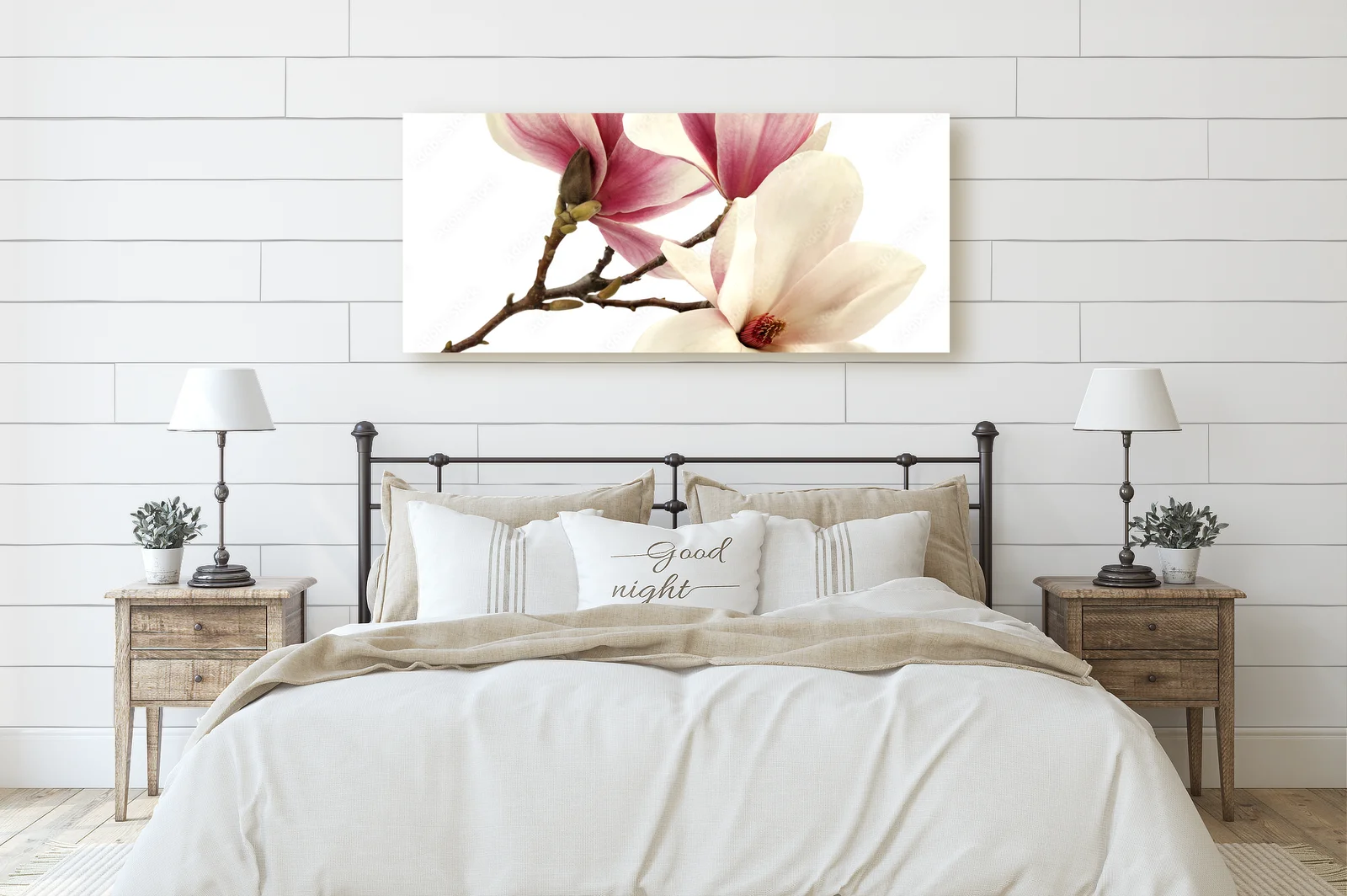 Delikatne kwiaty magnolii w białej harmonii