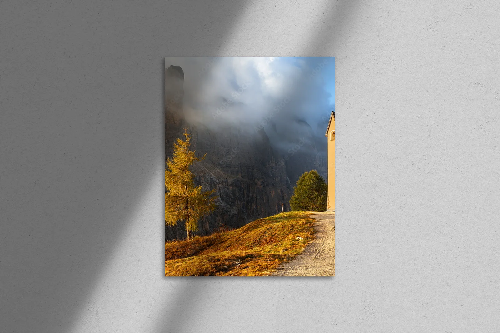 Urokliwa kapliczka w sercu Dolomitów