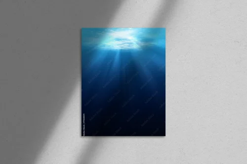 Głębiny oceanu w tajemniczej ciemności