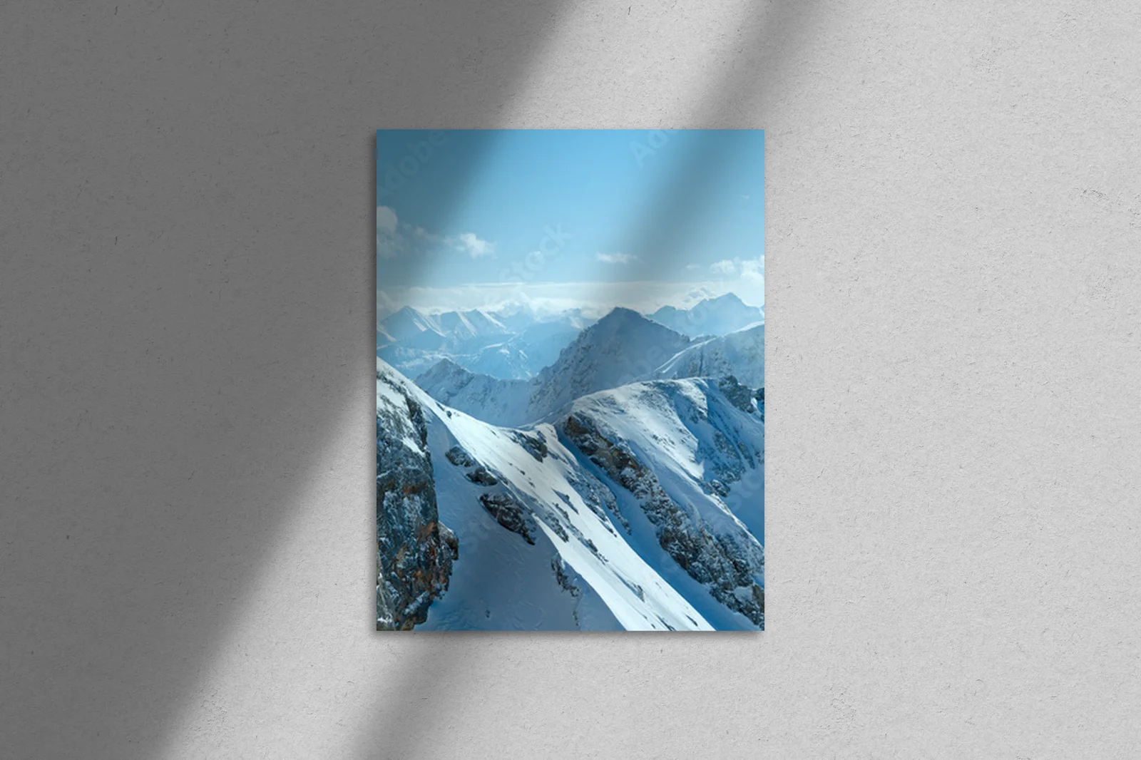 Zimowe panorama gór Dachstein w błękitnych odcieniach
