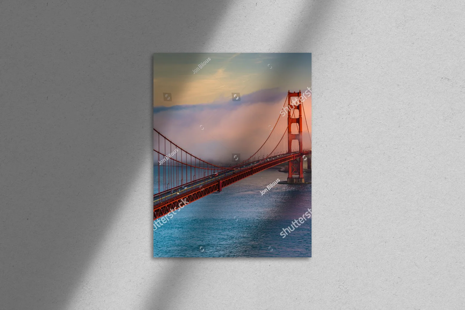 Zachwycający widok na most Golden Gate o zachodzie słońca