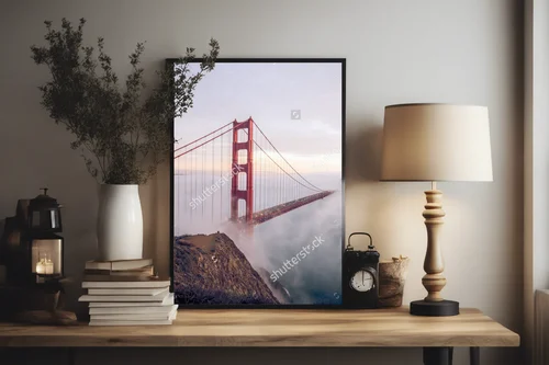 Eteryczna mgła nad Złotą Bramą w San Francisco
