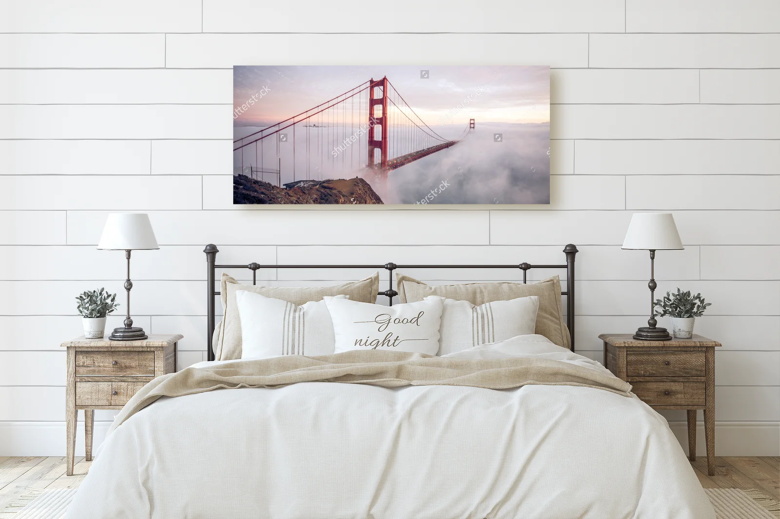 Eteryczna mgła nad Złotą Bramą w San Francisco
