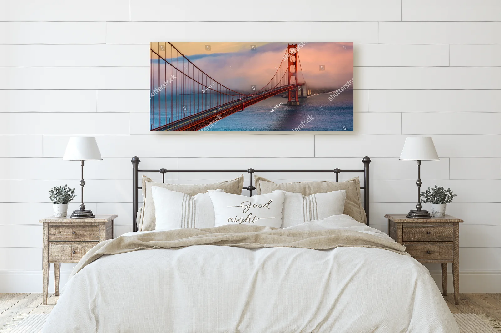Zachwycający widok na most Golden Gate o zachodzie słońca