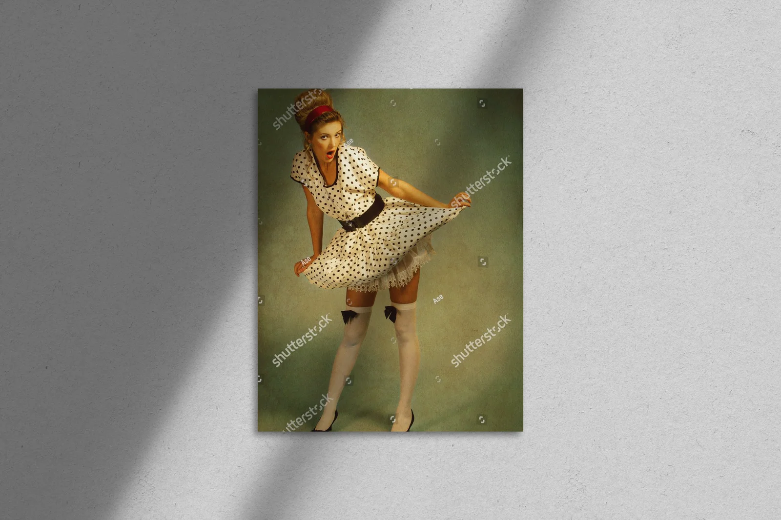 Retro portret pin-up w vintage klimacie