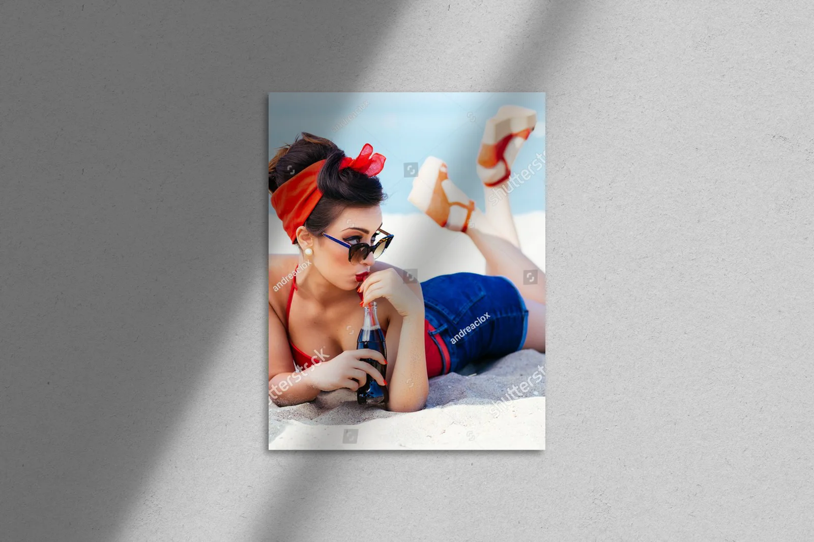 Pin-up nad morzem: piękno i nostalgia w retro stylu
