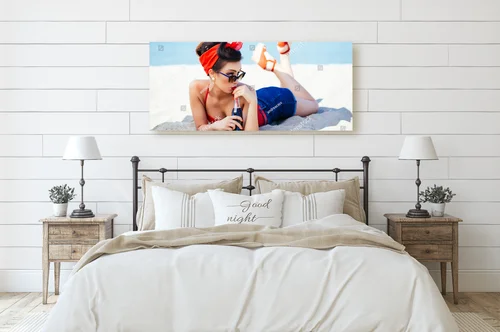 Pin-up nad morzem: piękno i nostalgia w retro stylu