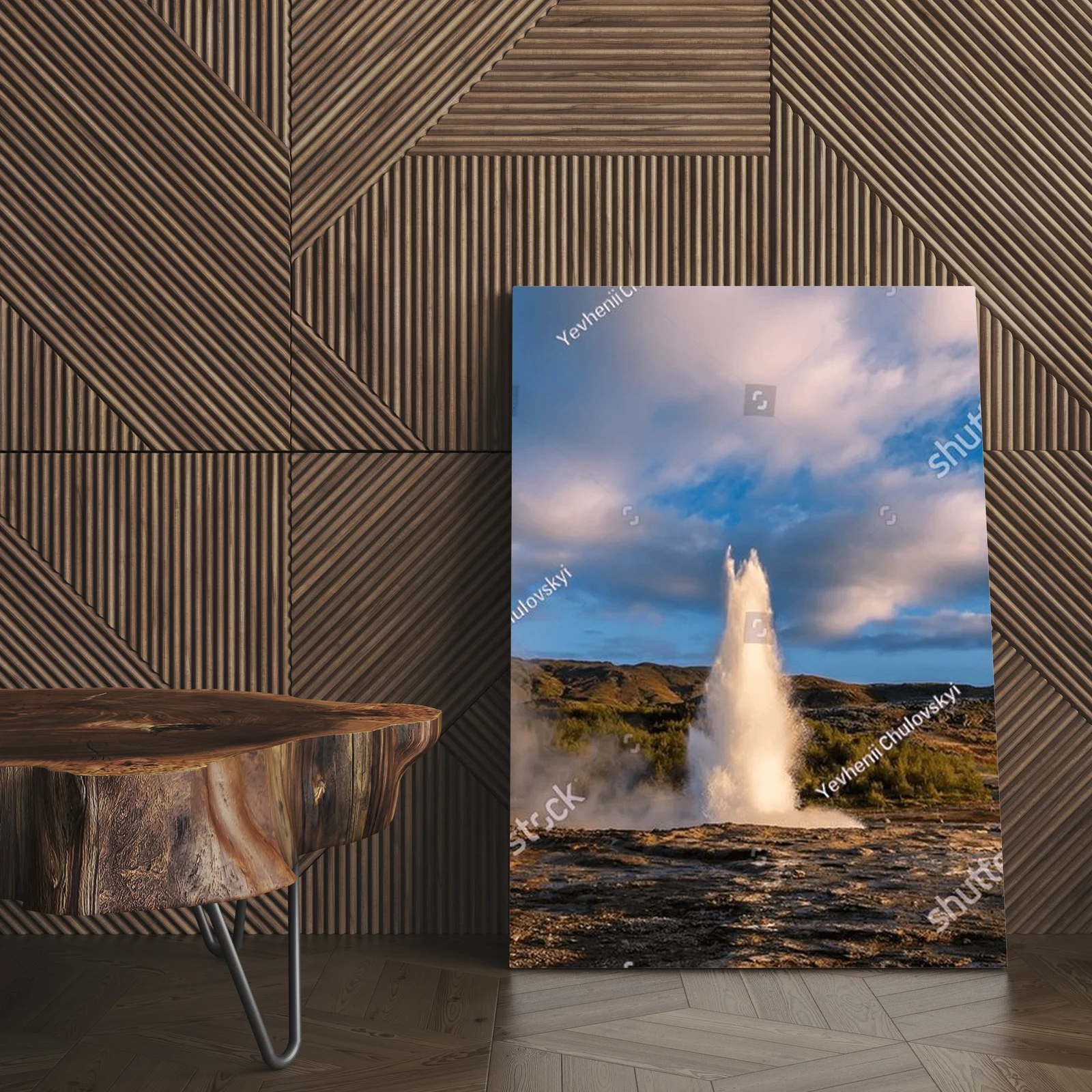 Zjawiskowa erupcja gejzeru Strokkur w zachodzącym słońcu