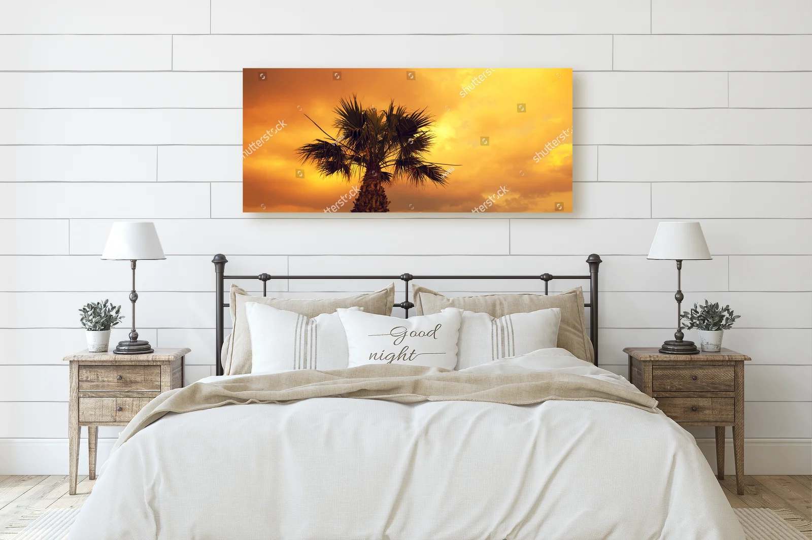 Tropikalna magia palm w złotej scenerii