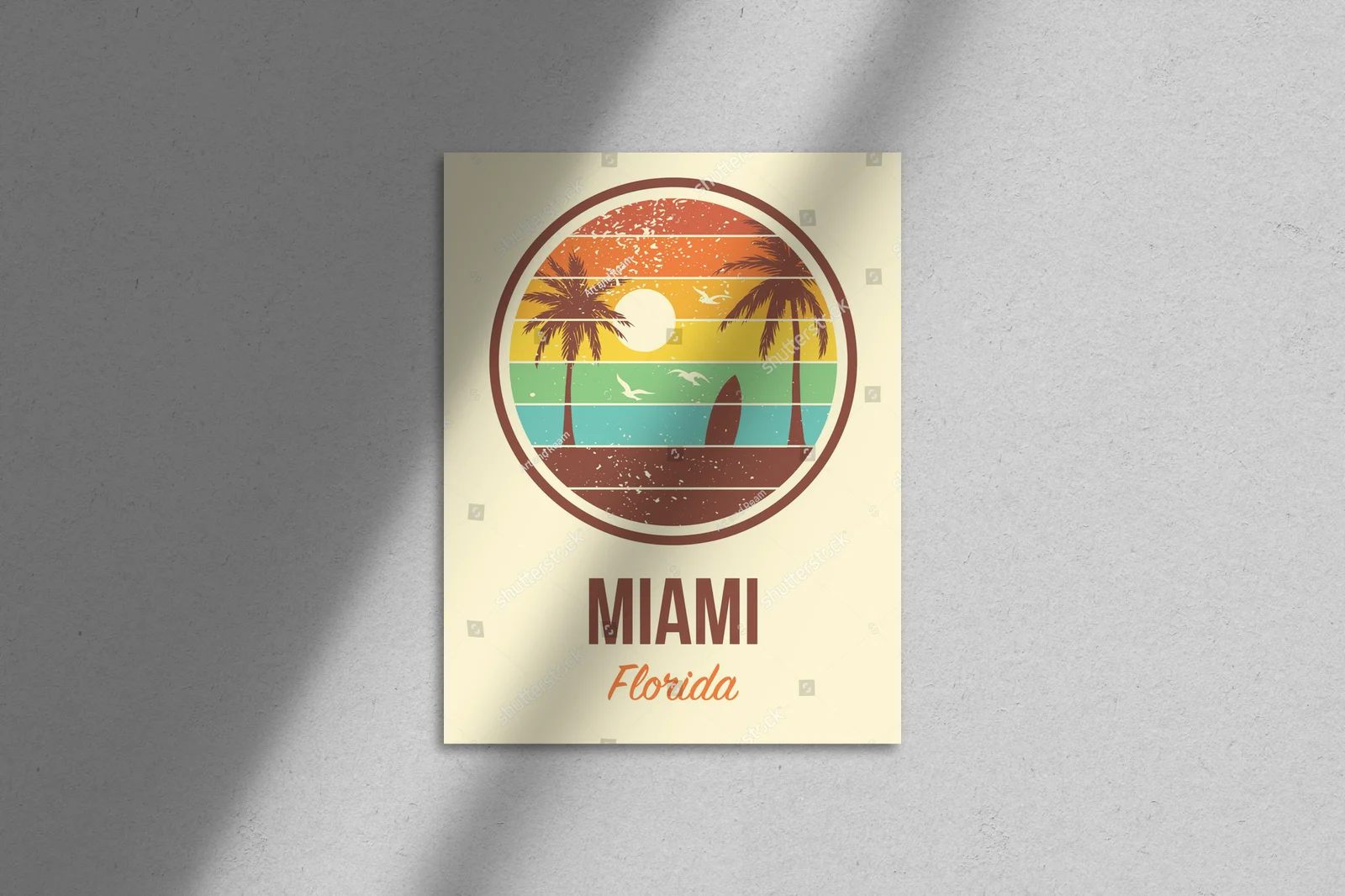 Retro styl Miami: słońce, plaża i nostalgia lat 80.