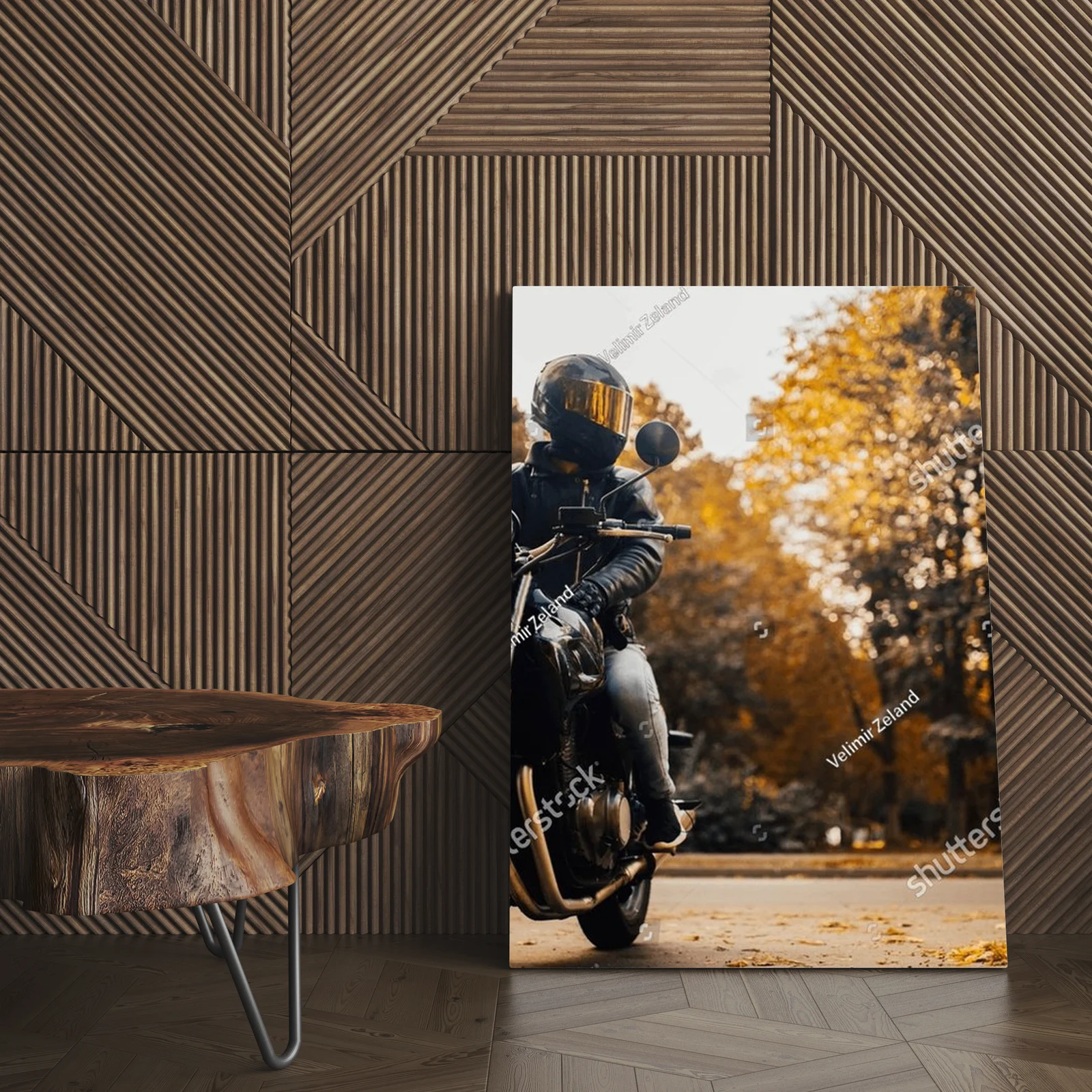 Stylowy motocyklista w jesiennych barwach