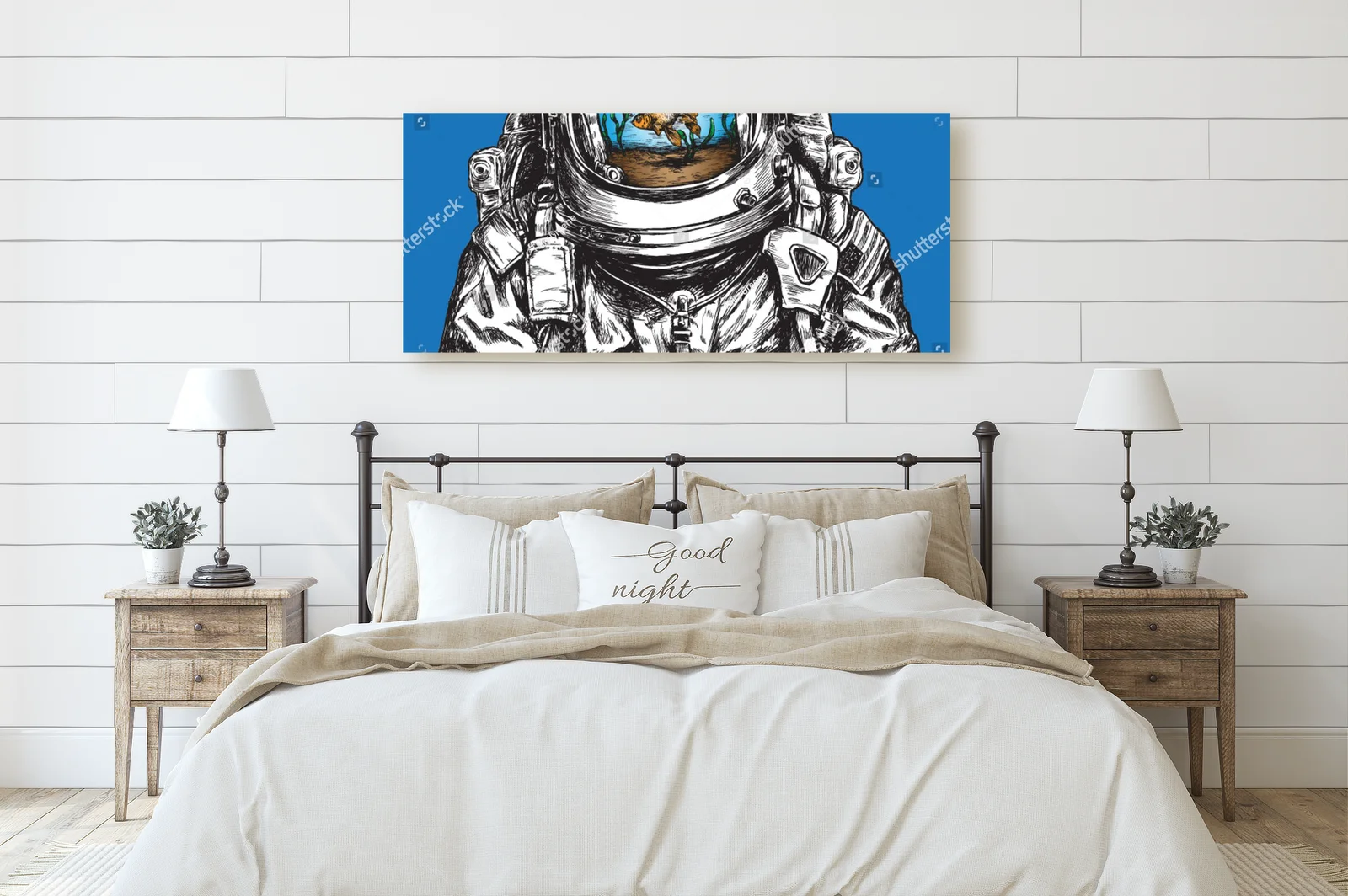 Kosmiczny astronauta z rybkami w złotej otoczce